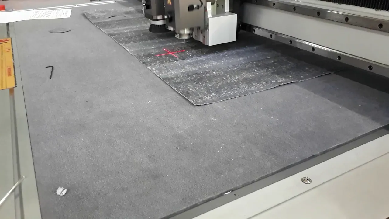 Резка паронита на планшетном режущем плоттере Ruizhou серии RZCRT